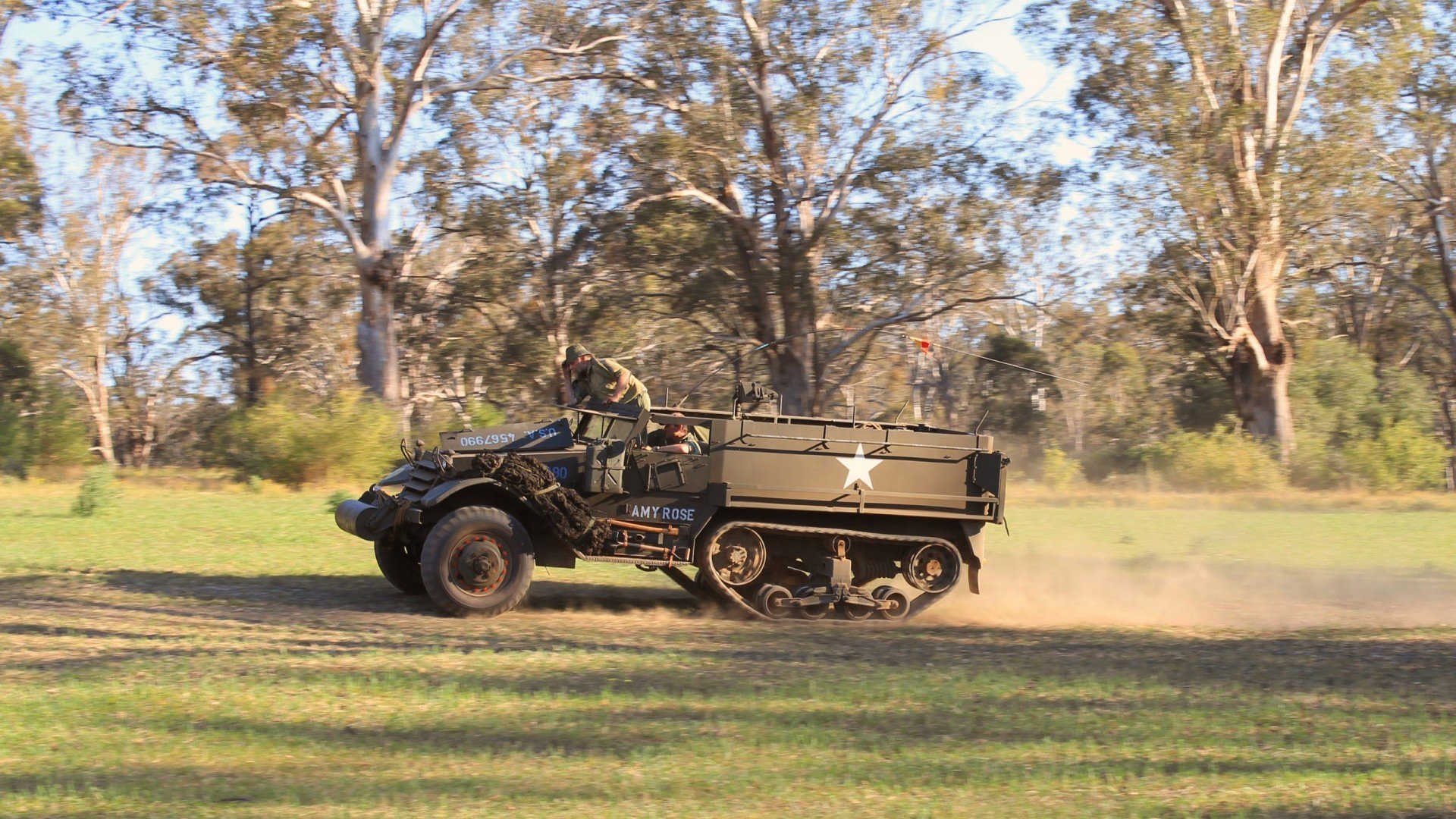开云官方网页登录-赛场上明星球员闪烁登场，实力碾压对手令人瞠目，球星出场视频